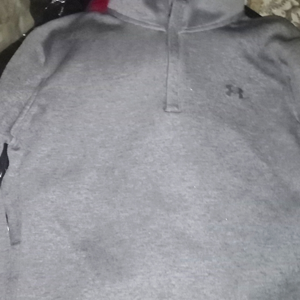 Brand New Under Armour grey therma fit Size XL.Retail $50